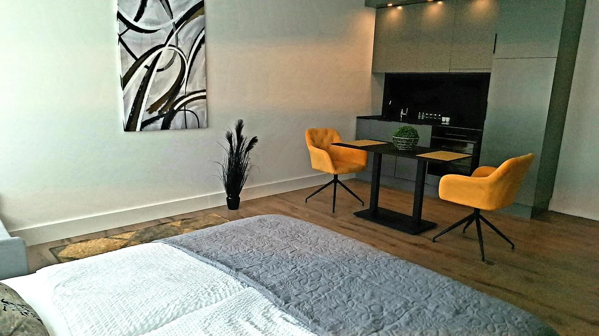 Apartment Szeged Starlight Yellow Hungary